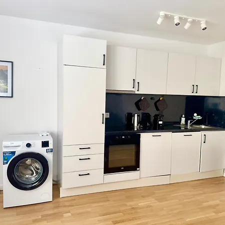 Stylish Modern With Patio Near Vienna Apartment *