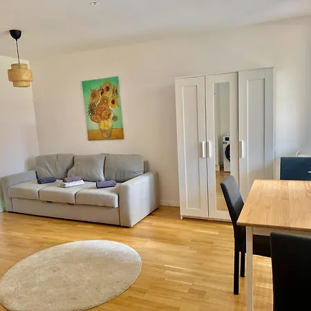 Stylish Modern With Patio Near Vienna Apartment *