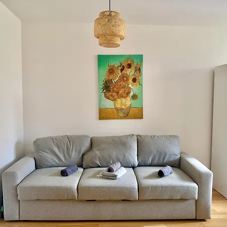 Stylish Modern With Patio Near Vienna Wiener Neudorf