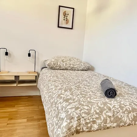 Stylish Modern With Patio Near Vienna Apartment