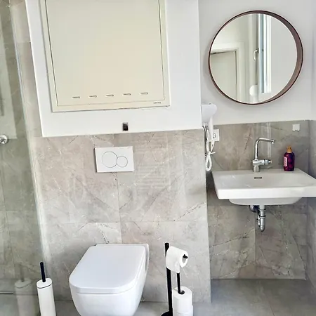 Stylish Modern With Patio Near Vienna Wiener Neudorf