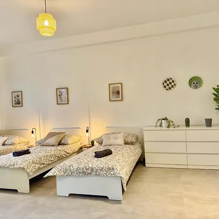 Stylish Modern With Patio Near Vienna